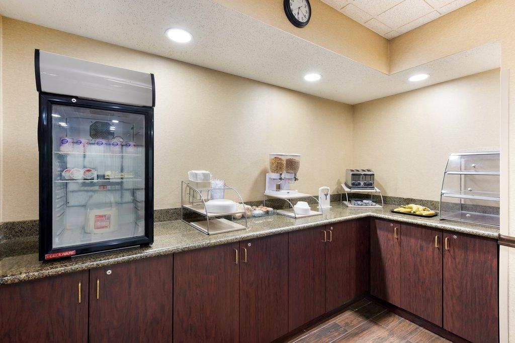 Red Roof Inn & Suites Columbus West Broad Bagian luar foto