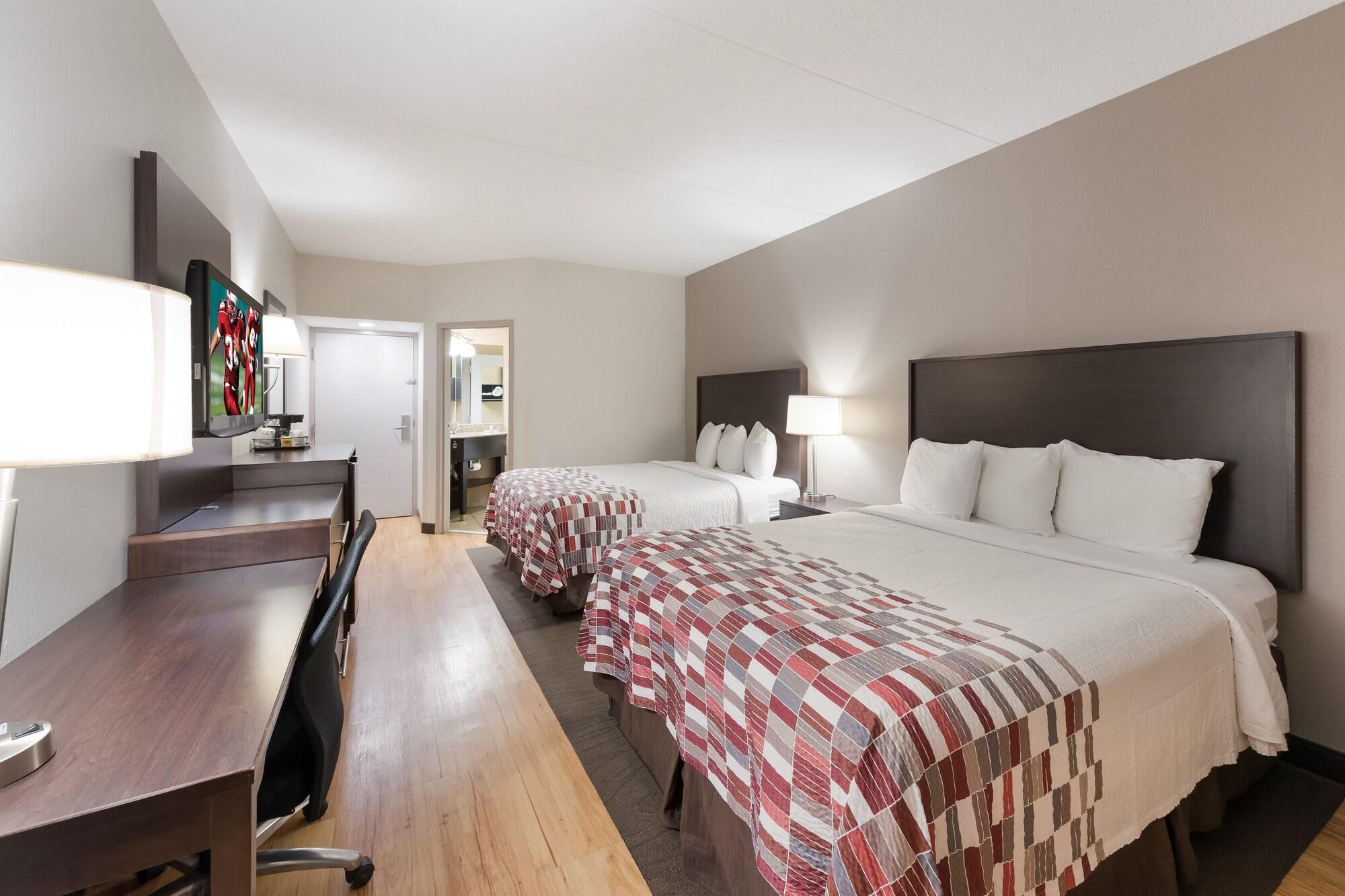 Red Roof Inn & Suites Columbus West Broad Bagian luar foto