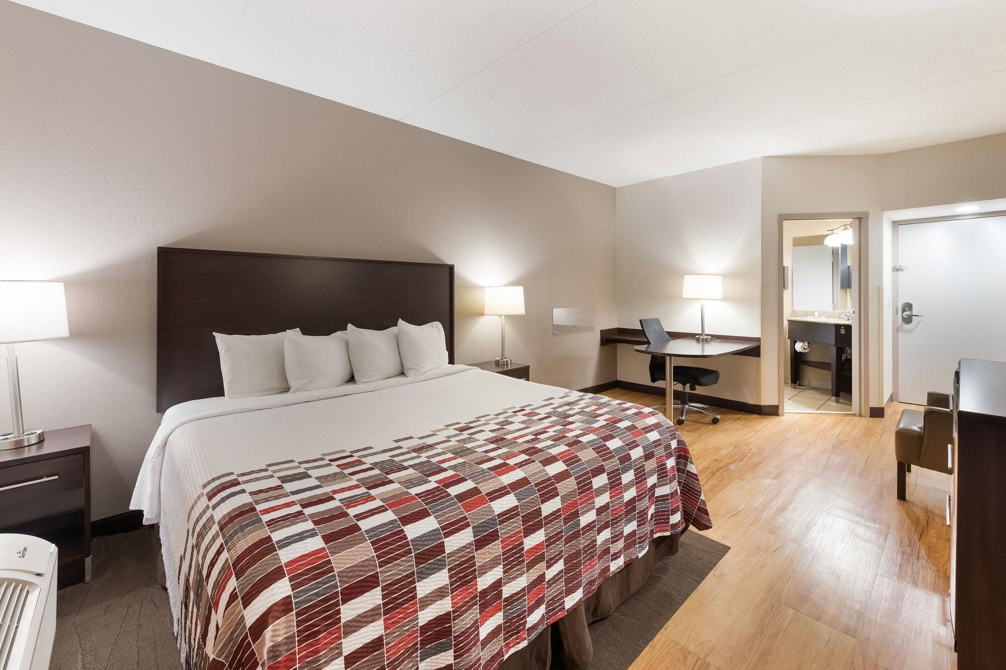 Red Roof Inn & Suites Columbus West Broad Bagian luar foto