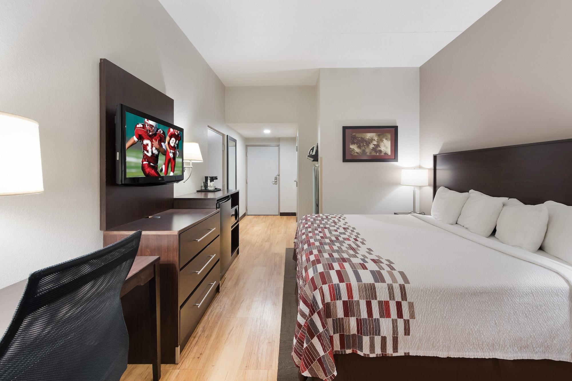 Red Roof Inn & Suites Columbus West Broad Bagian luar foto