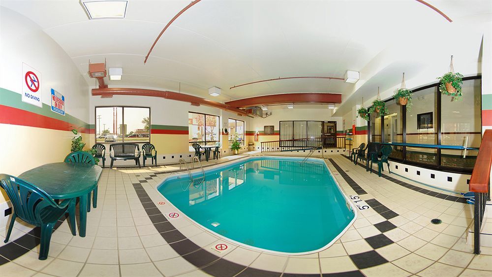 Red Roof Inn & Suites Columbus West Broad Bagian luar foto