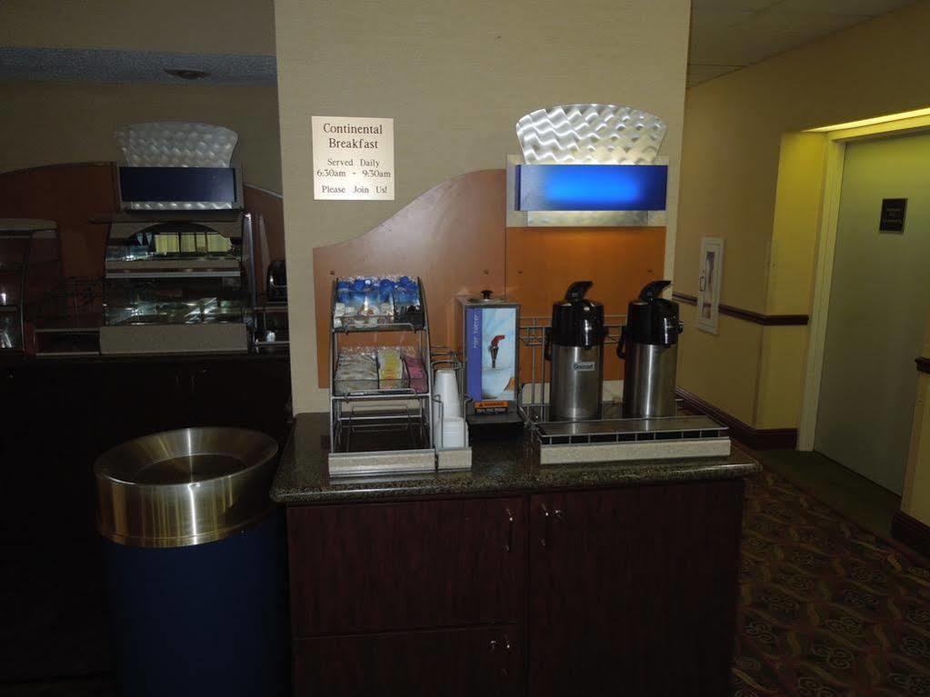 Red Roof Inn & Suites Columbus West Broad Bagian luar foto